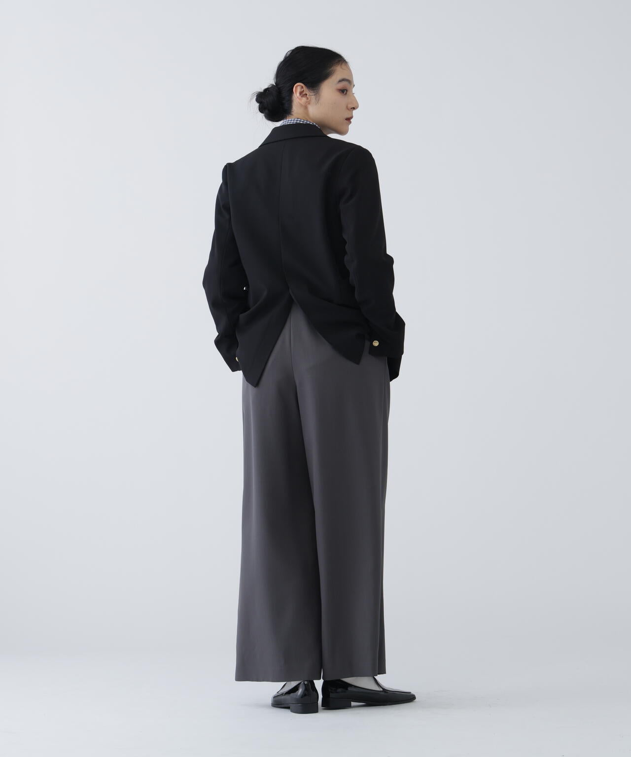 【365ユーティリティー】丸めて持ち運べる多機能忍ばせストレッチギャバテーラードジャケット