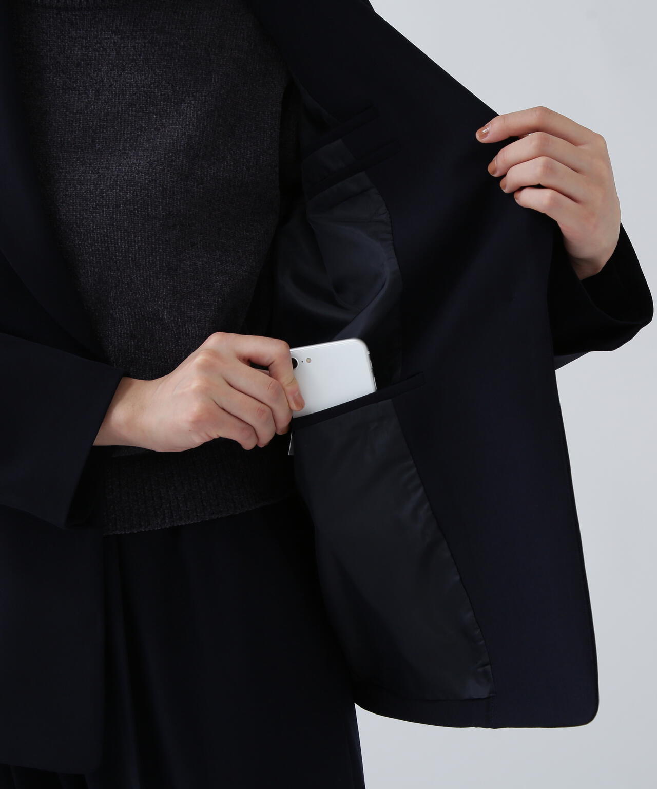 【365ユーティリティー】丸めて持ち運べる多機能忍ばせストレッチギャバテーラードジャケット