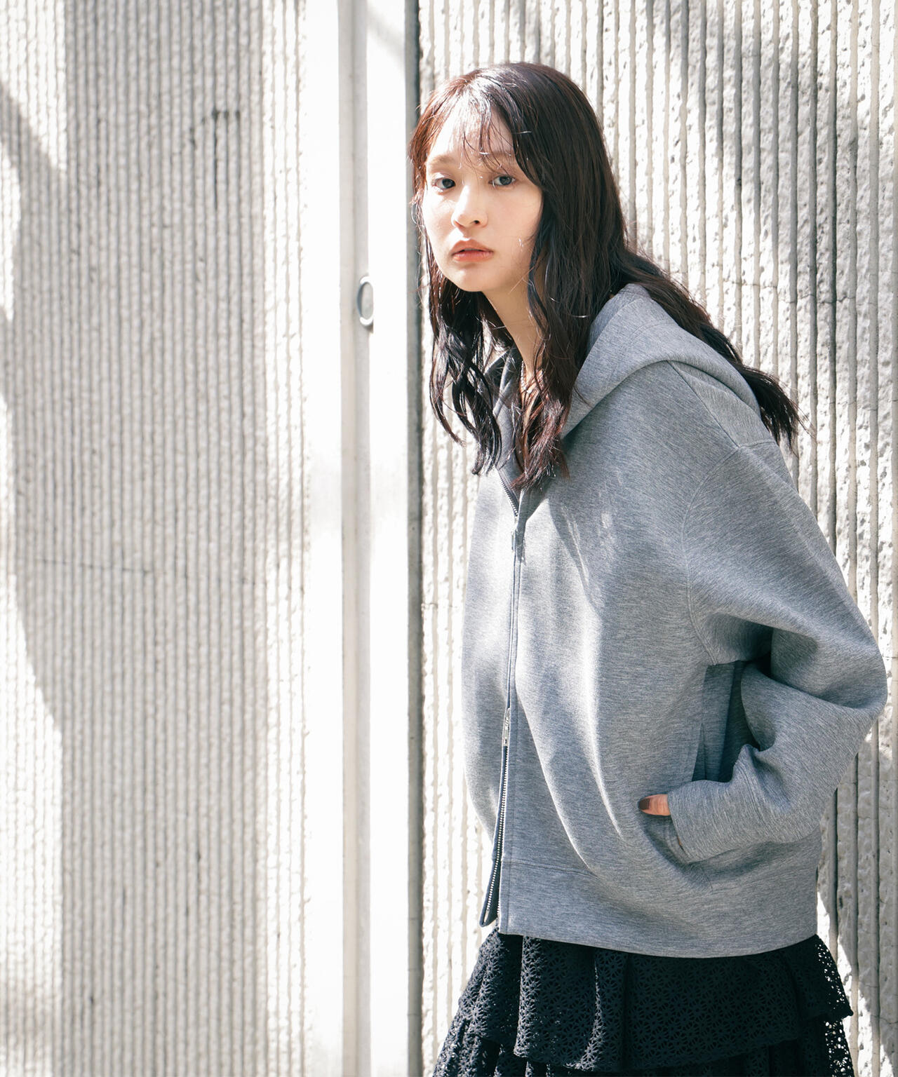 ダンボールフォルムパーカー