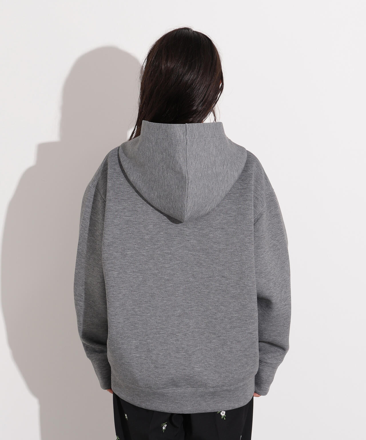 ダンボールフォルムパーカー