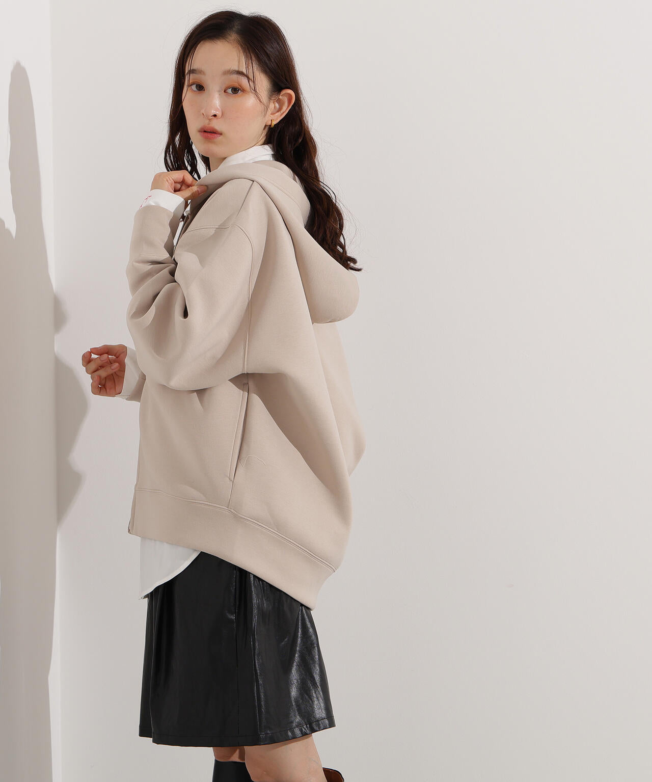 ダンボールフォルムパーカー