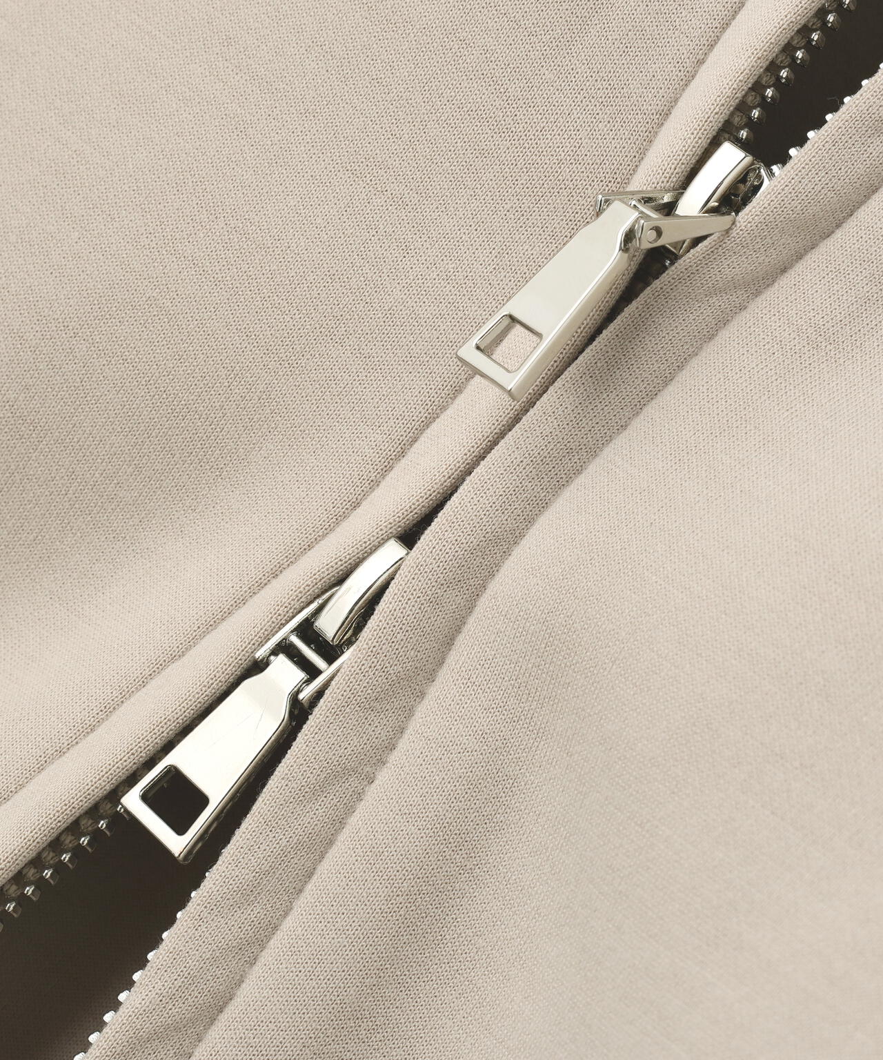 ダンボールフォルムパーカー