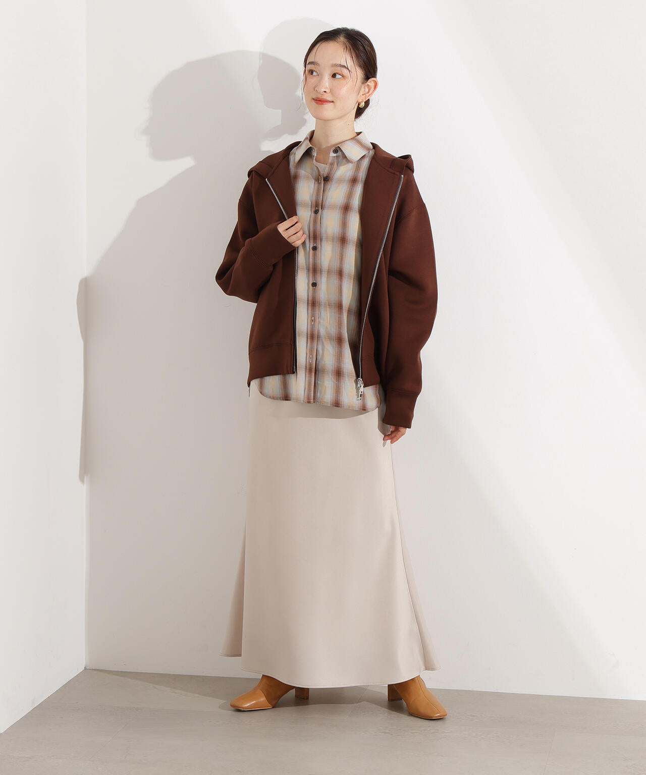 ダンボールフォルムパーカー