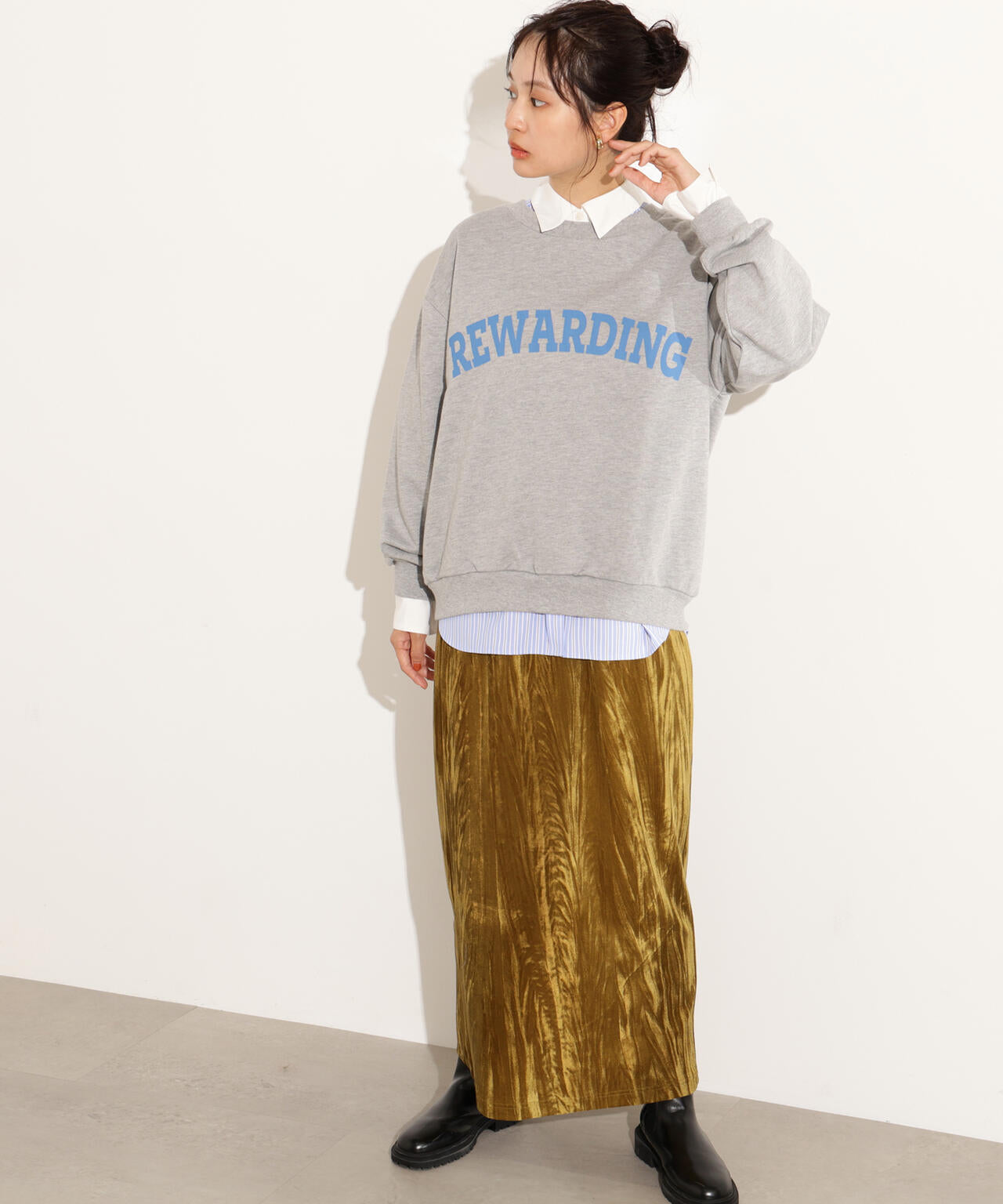 DICH HENDERSONクリーム色 ロゴ入りスウェット 20%OFF】COURO 刺繍ワッペンアソートロゴスウェット | すべての