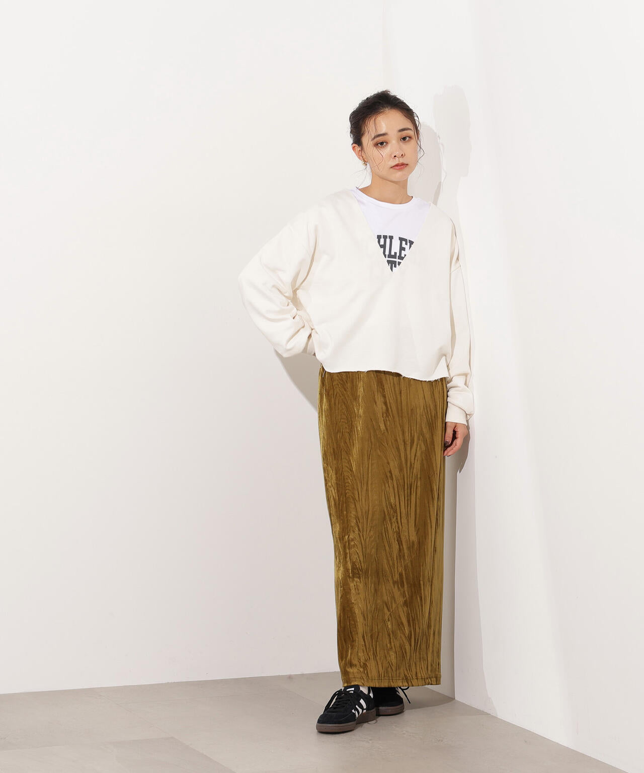 【小室安未さん着用】Vネックスウェットプルオーバー