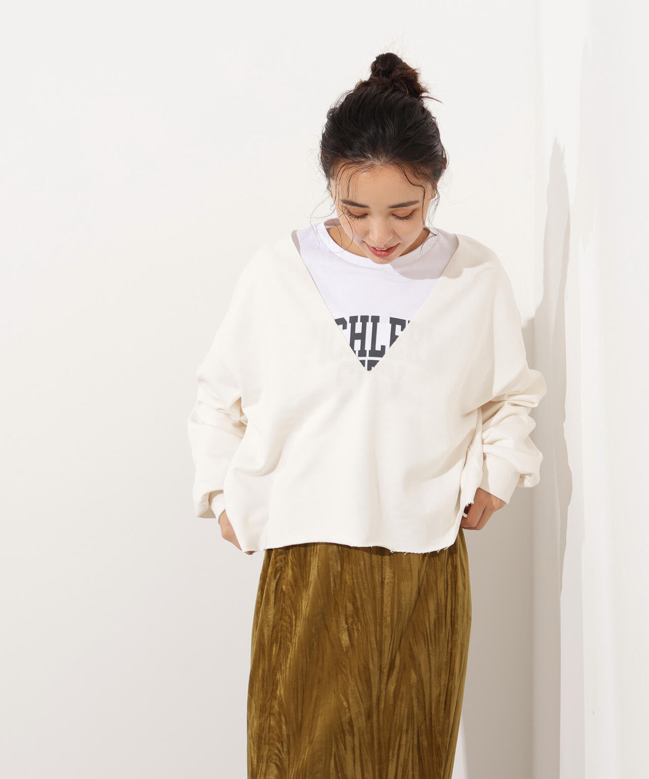 【小室安未さん着用】Vネックスウェットプルオーバー