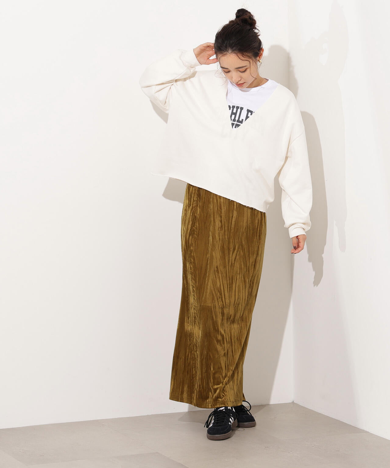 【小室安未さん着用】Vネックスウェットプルオーバー