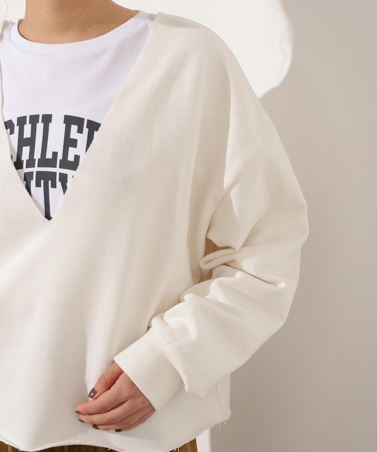 【小室安未さん着用】Vネックスウェットプルオーバー