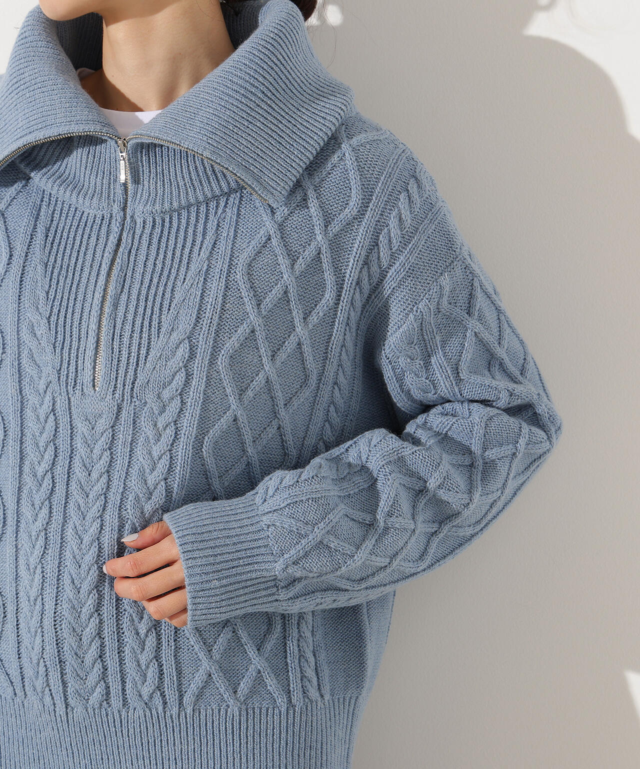 ハーフジップケーブルニット