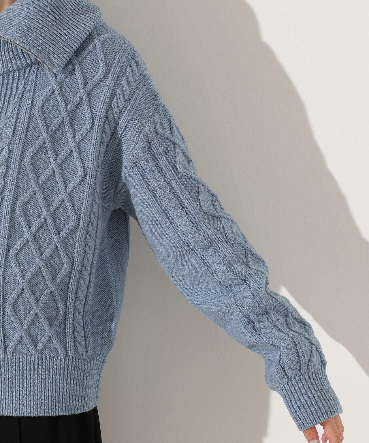 ハーフジップケーブルニット