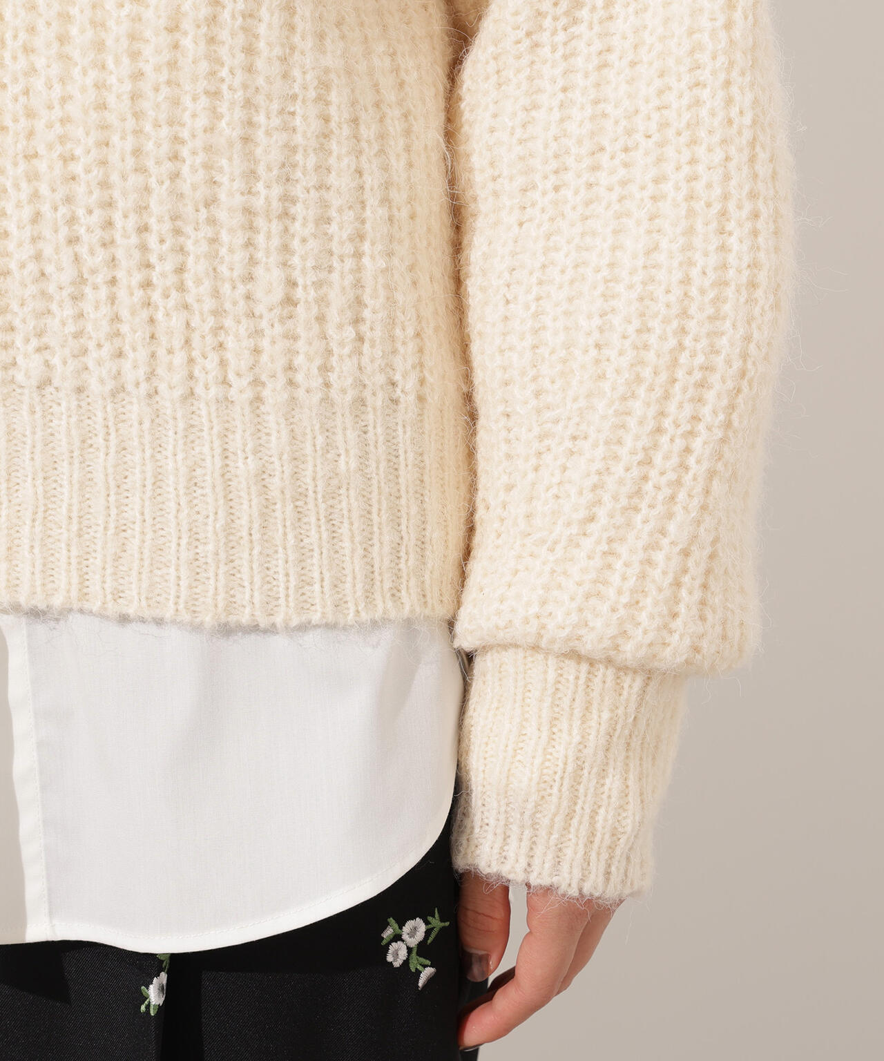 【岸本セシルさん着用】Vネックオーバーニット