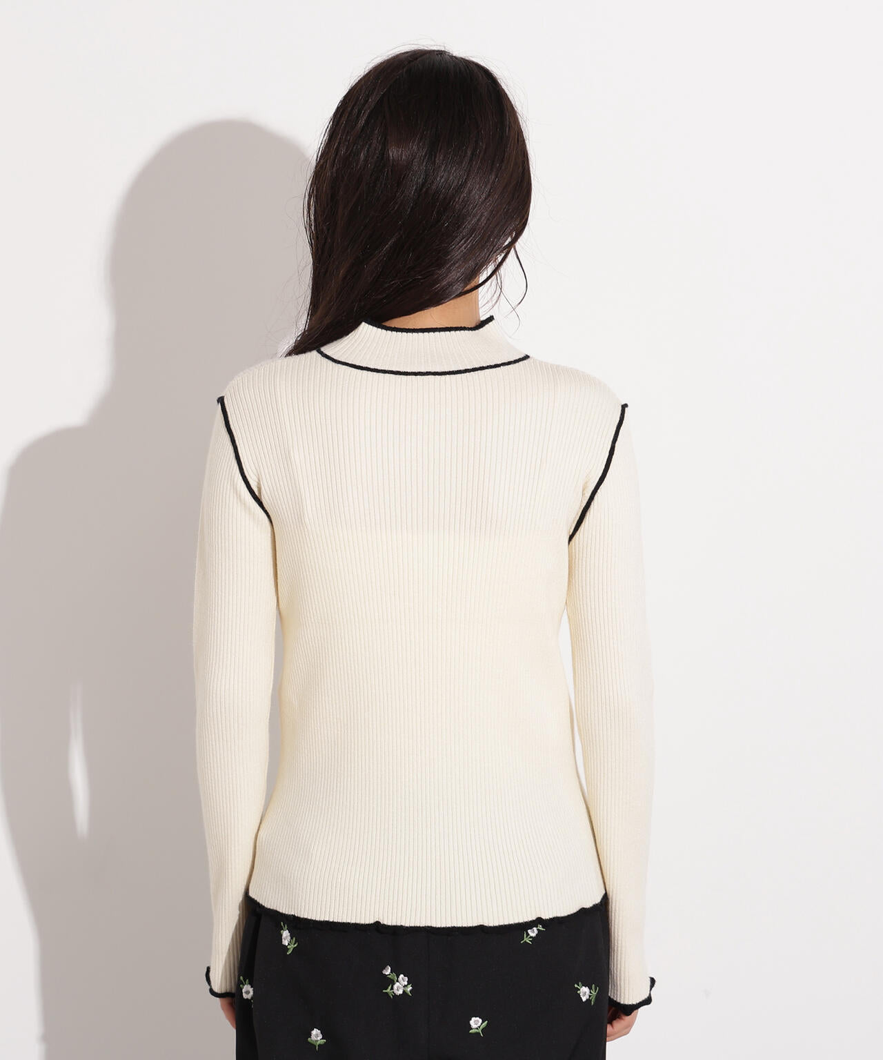 【岸本セシルさん着用】ラインモックネックニット