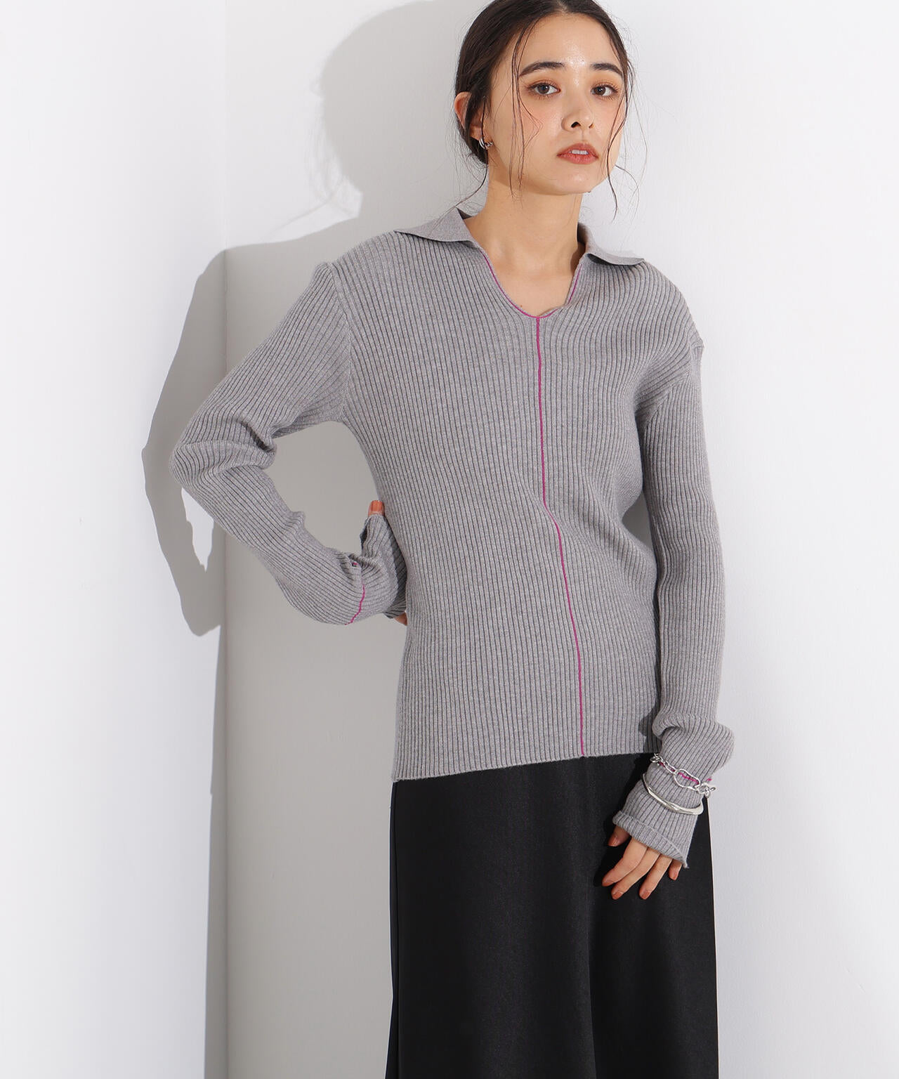 ラインスキッパーリブニット