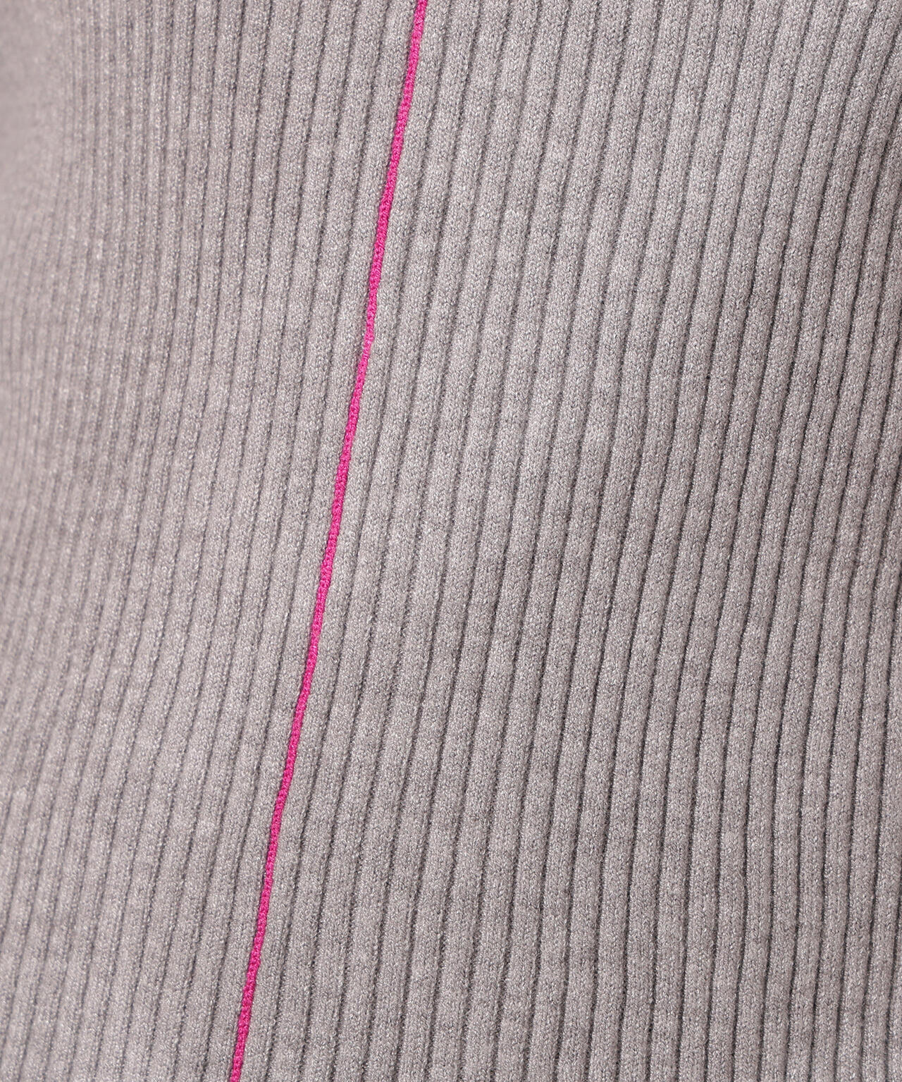 ラインスキッパーリブニット