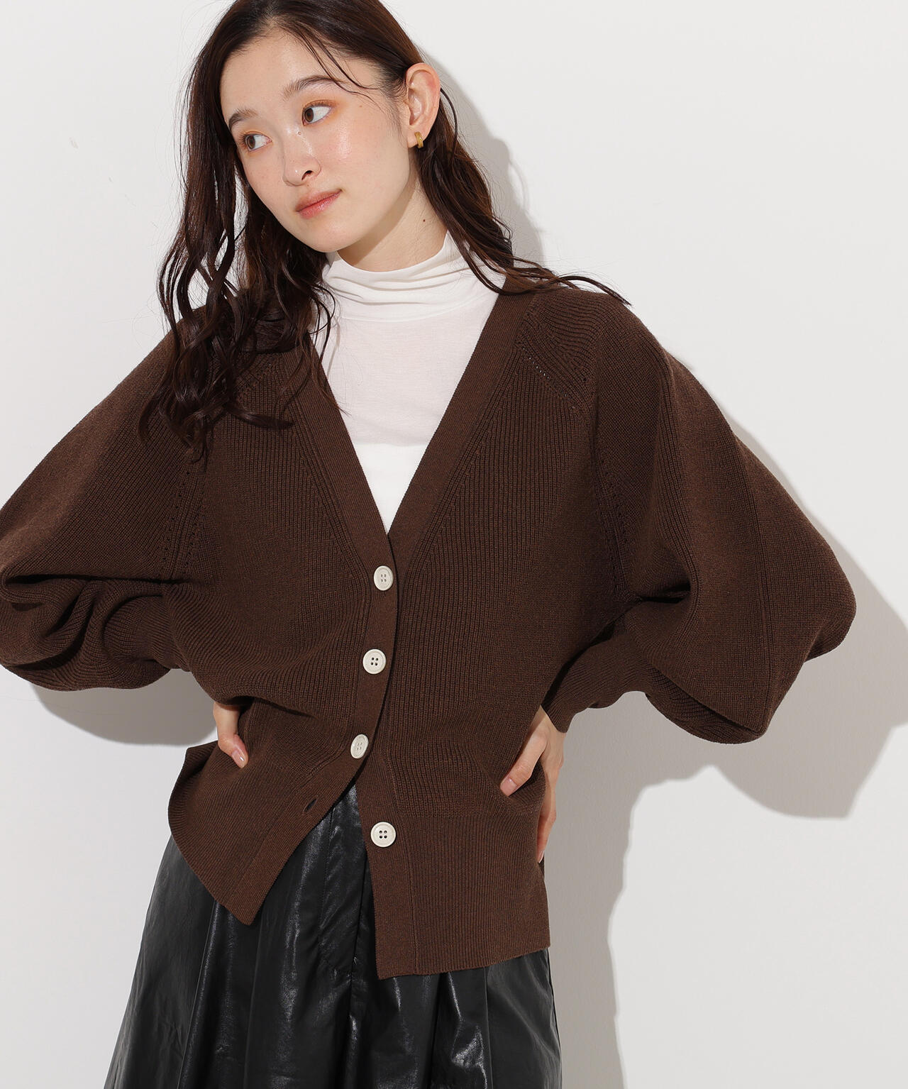 【岸本セシルさん着用】Vネックフォルムカーディガン