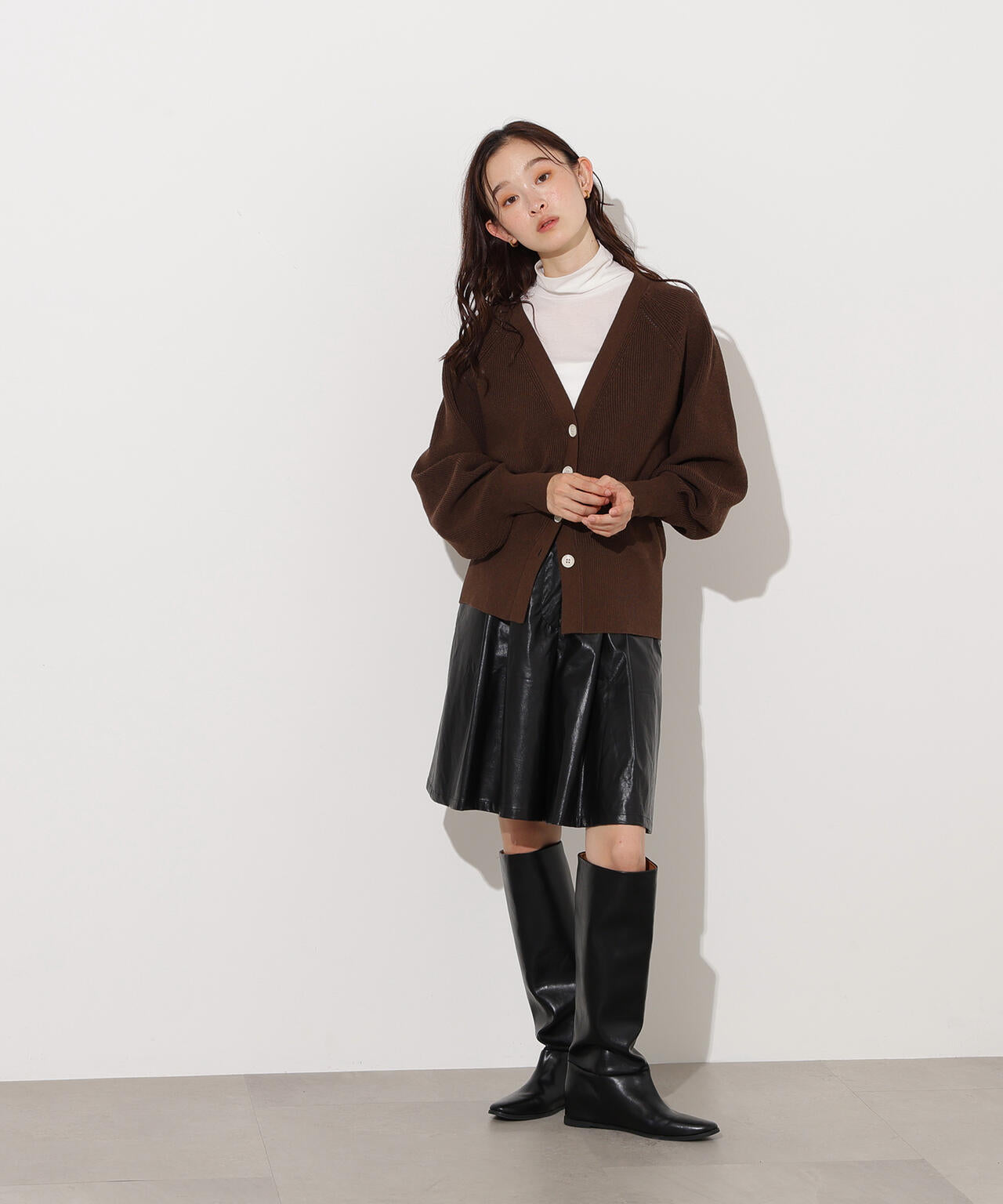 【岸本セシルさん着用】Vネックフォルムカーディガン