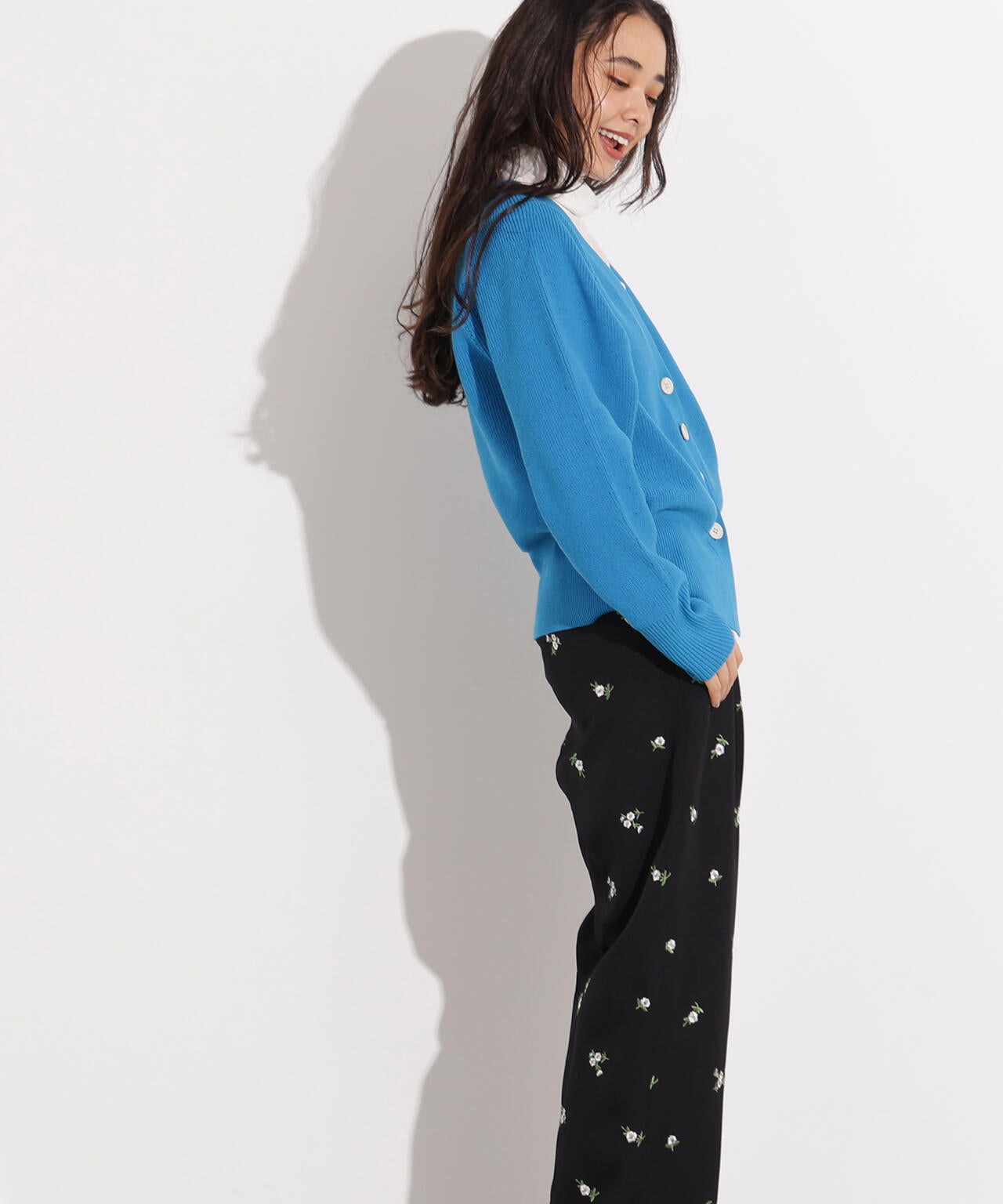 【岸本セシルさん着用】Vネックフォルムカーディガン