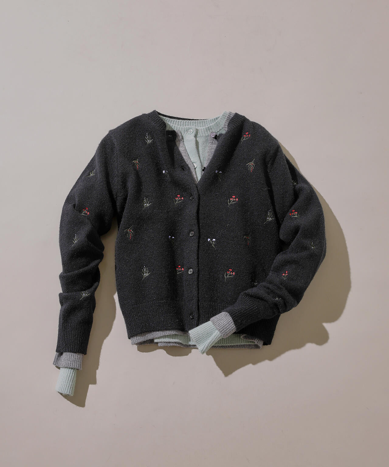 【岸本セシルさん着用】フラワー刺繍カーディガン