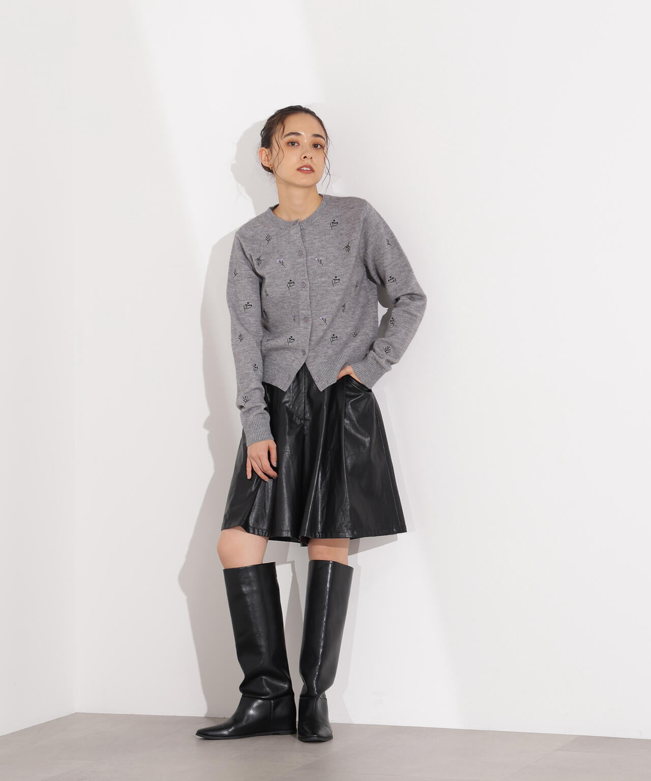 【岸本セシルさん着用】フラワー刺繍カーディガン