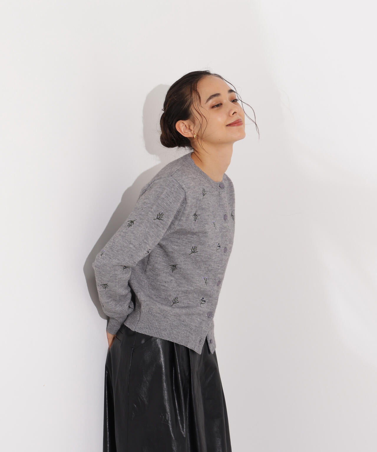 岸本セシルさん着用】フラワー刺繍カーディガン | N. Natural