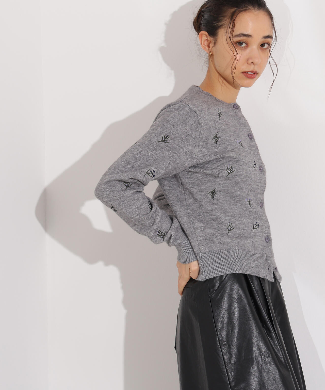 【岸本セシルさん着用】フラワー刺繍カーディガン