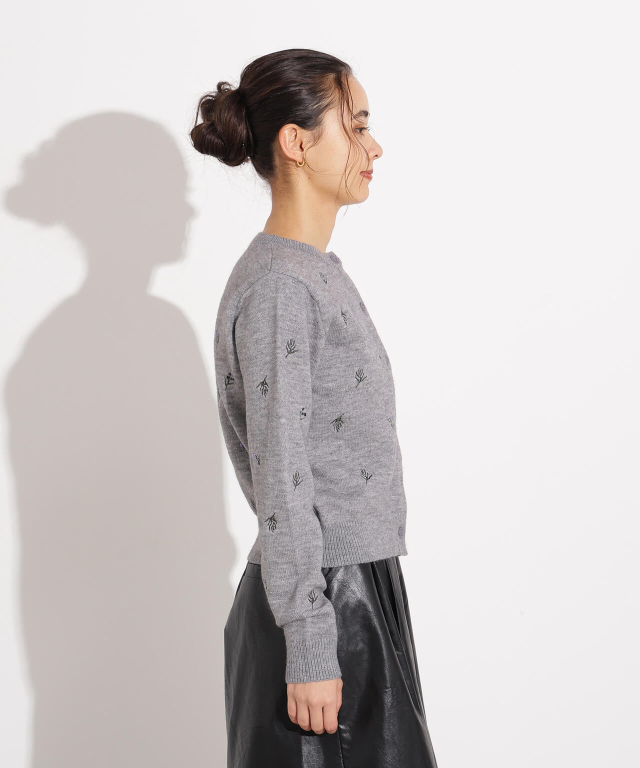 岸本セシルさん着用】フラワー刺繍カーディガン | N. Natural