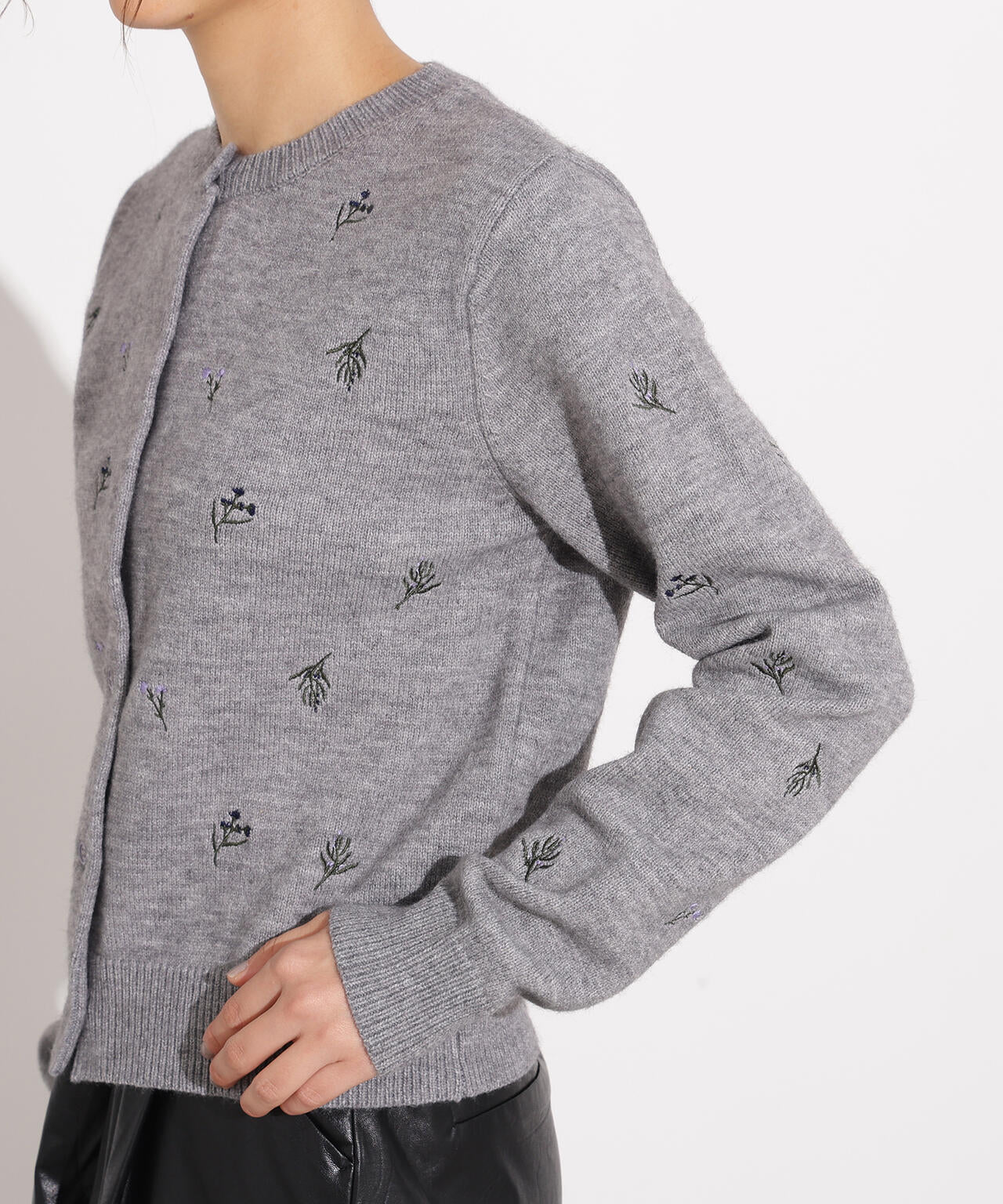 【岸本セシルさん着用】フラワー刺繍カーディガン