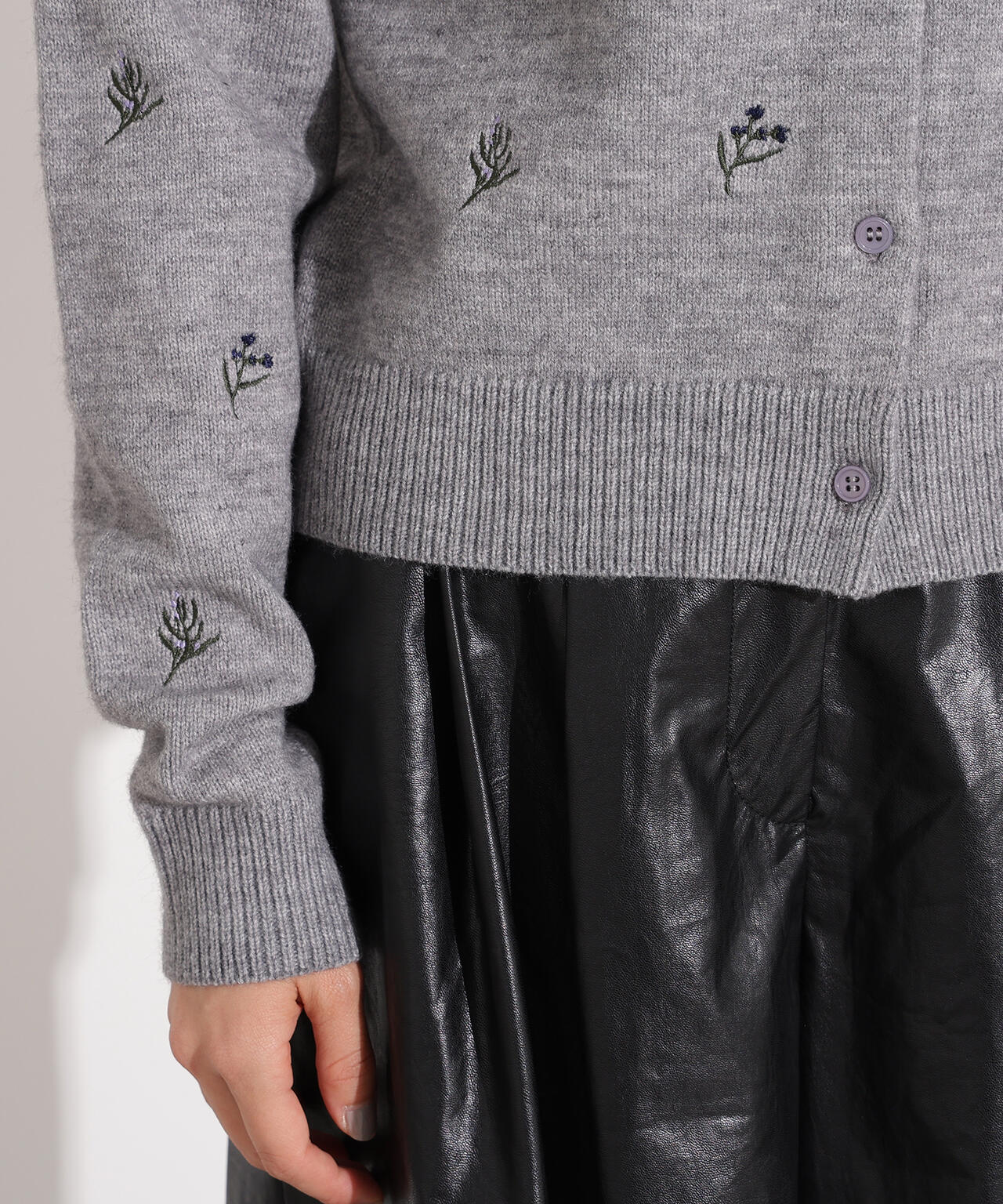 【岸本セシルさん着用】フラワー刺繍カーディガン