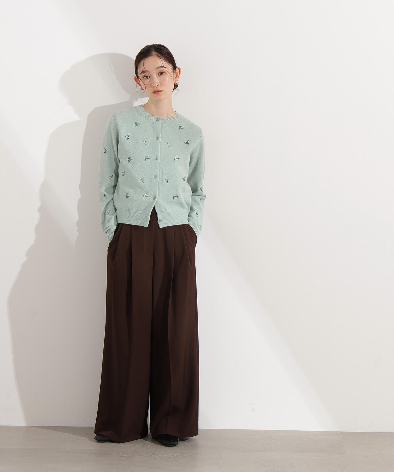 【岸本セシルさん着用】フラワー刺繍カーディガン