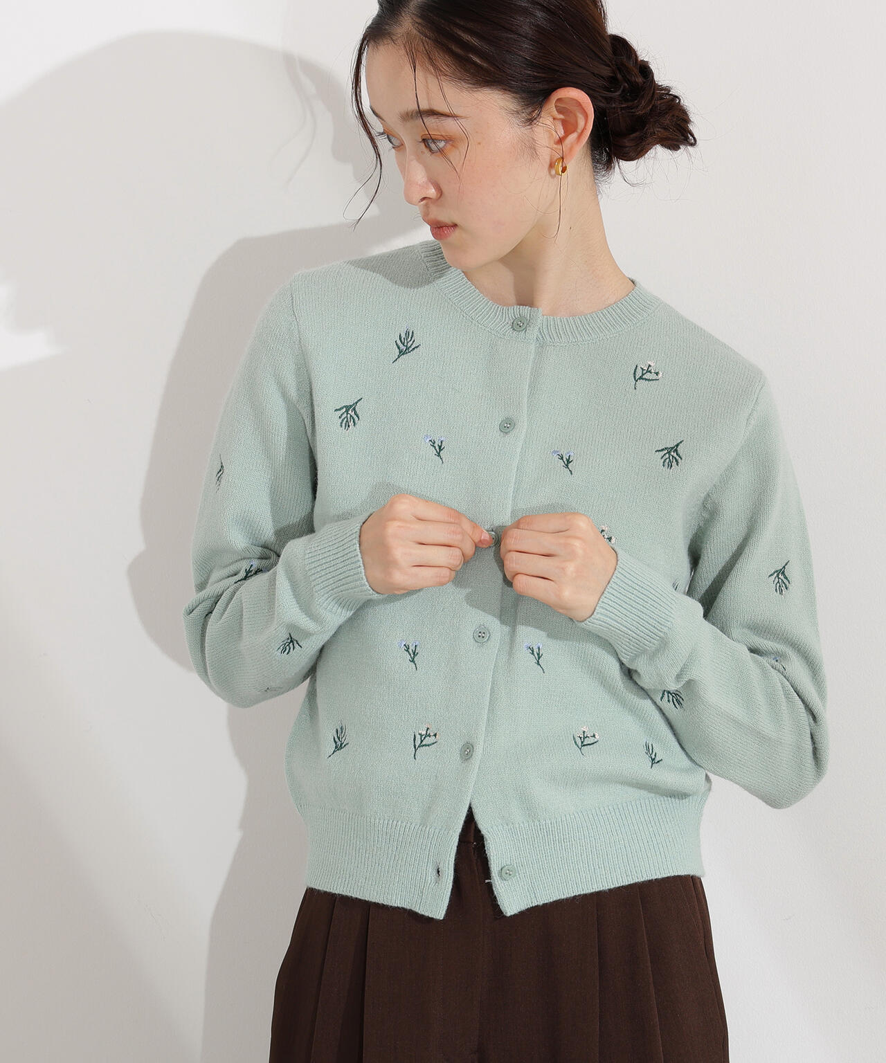 【岸本セシルさん着用】フラワー刺繍カーディガン