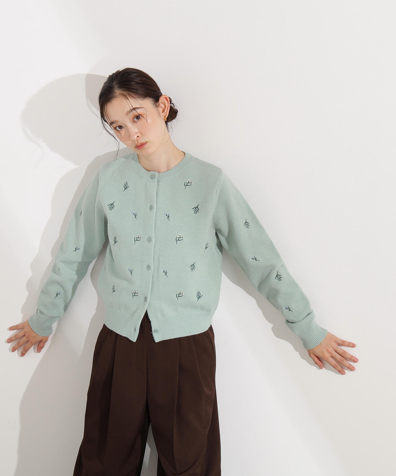 岸本セシルさん着用】フラワー刺繍カーディガン | N. Natural Beauty