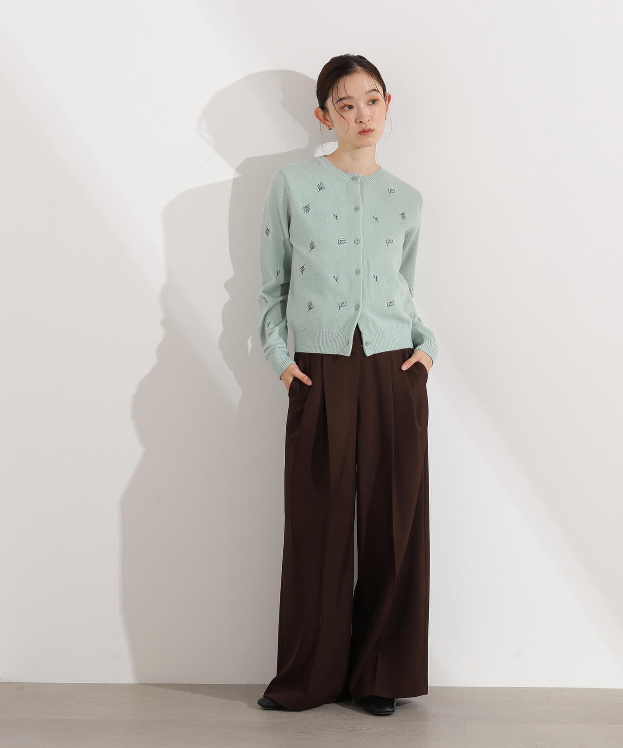 【岸本セシルさん着用】フラワー刺繍カーディガン