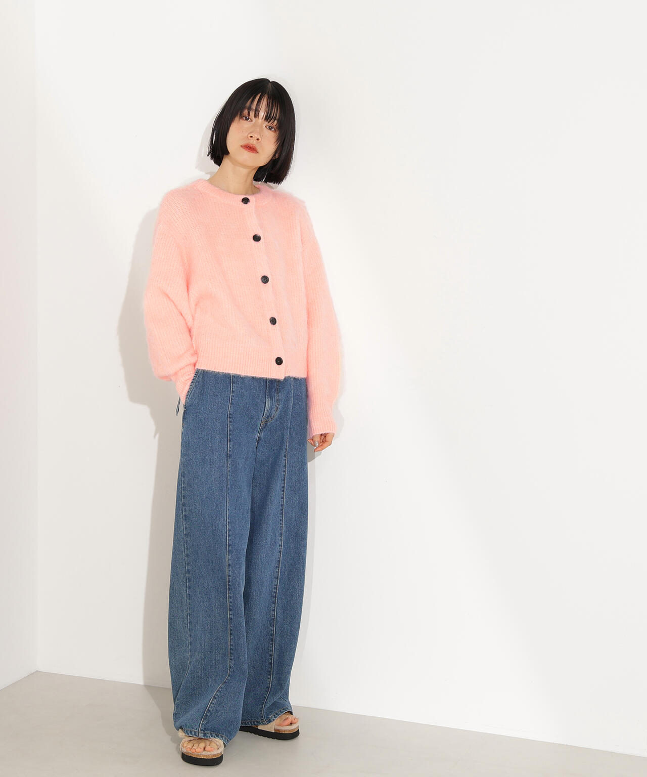 【岸本セシルさん着用】クルーネックフェザーカーディガン