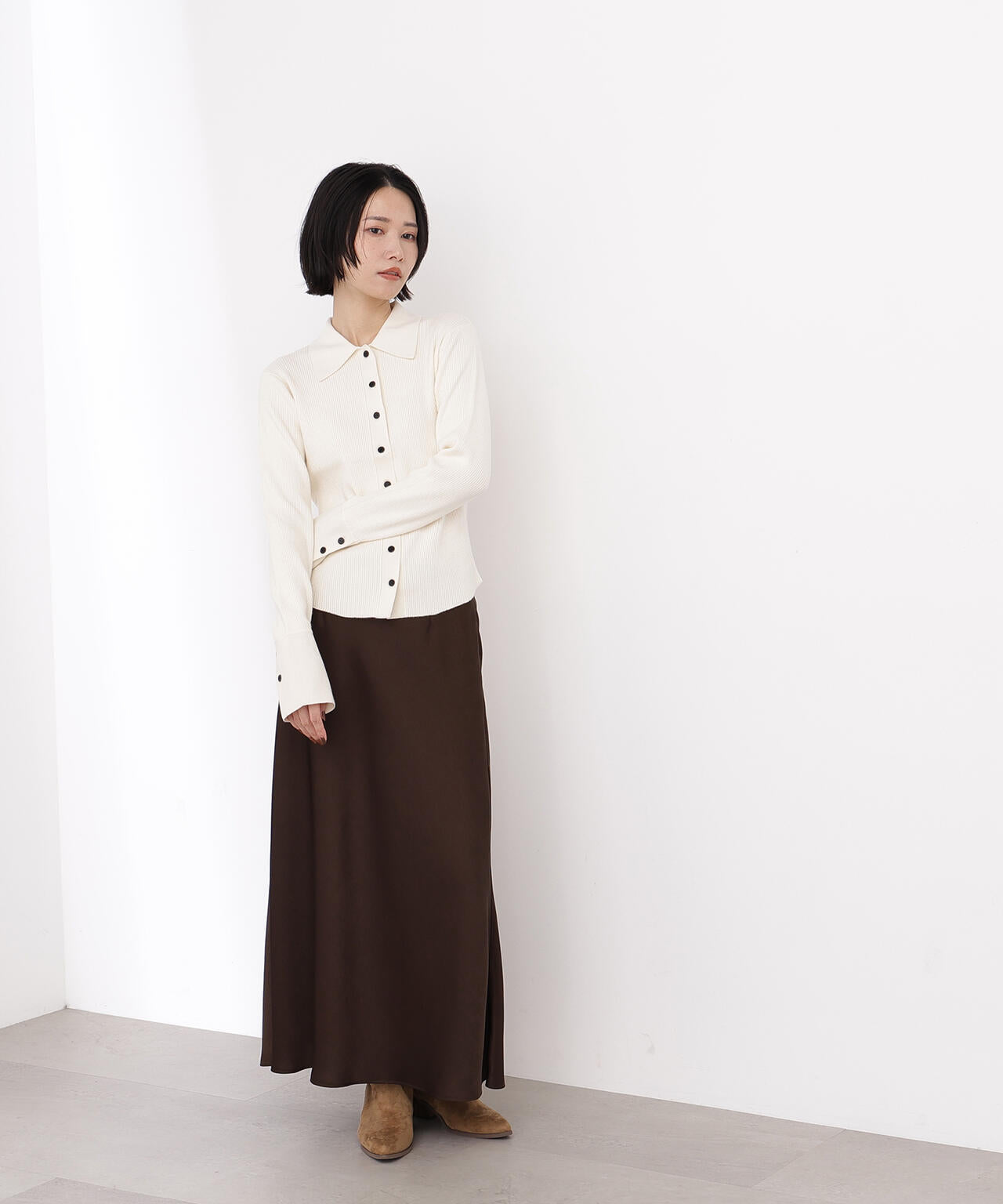 【岸本セシルさん着用】ポロ襟フレアカフスニット