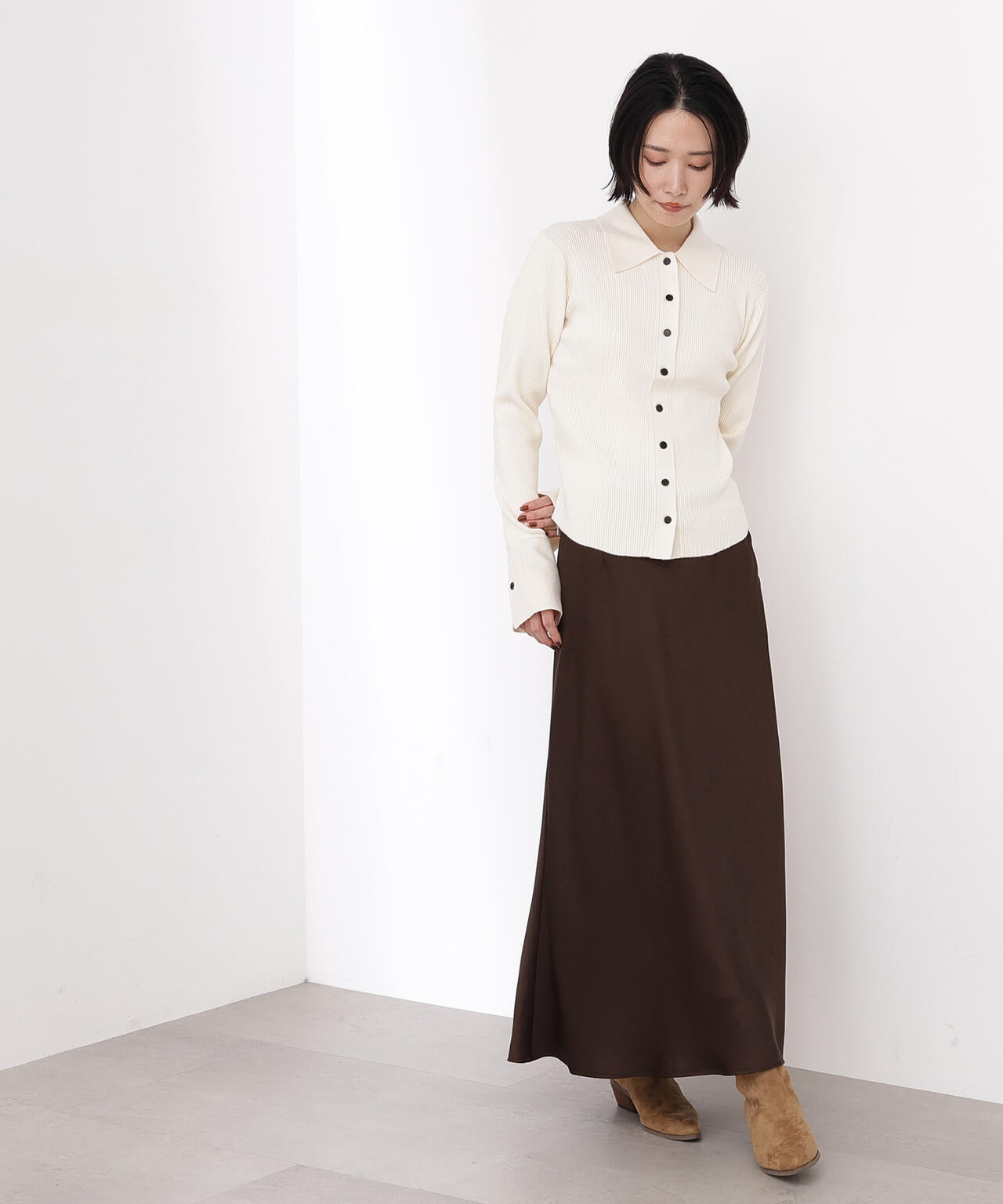 【岸本セシルさん着用】ポロ襟フレアカフスニット