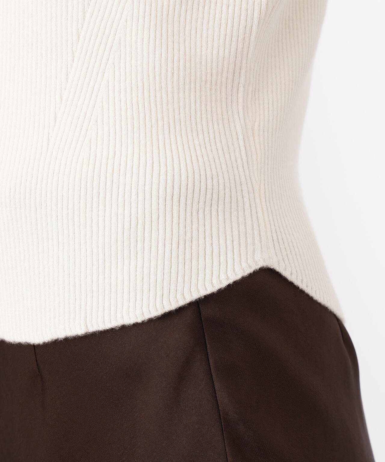 【岸本セシルさん着用】ポロ襟フレアカフスニット