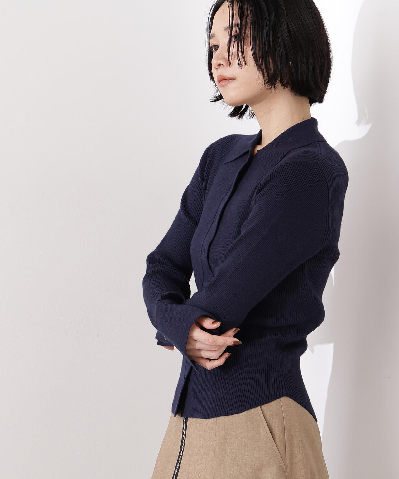 【岸本セシルさん着用】ポロ襟フレアカフスニット