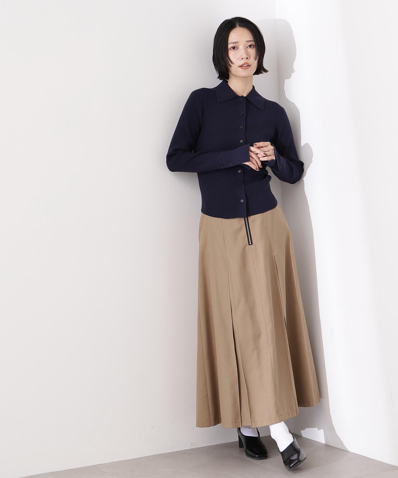 【岸本セシルさん着用】ポロ襟フレアカフスニット