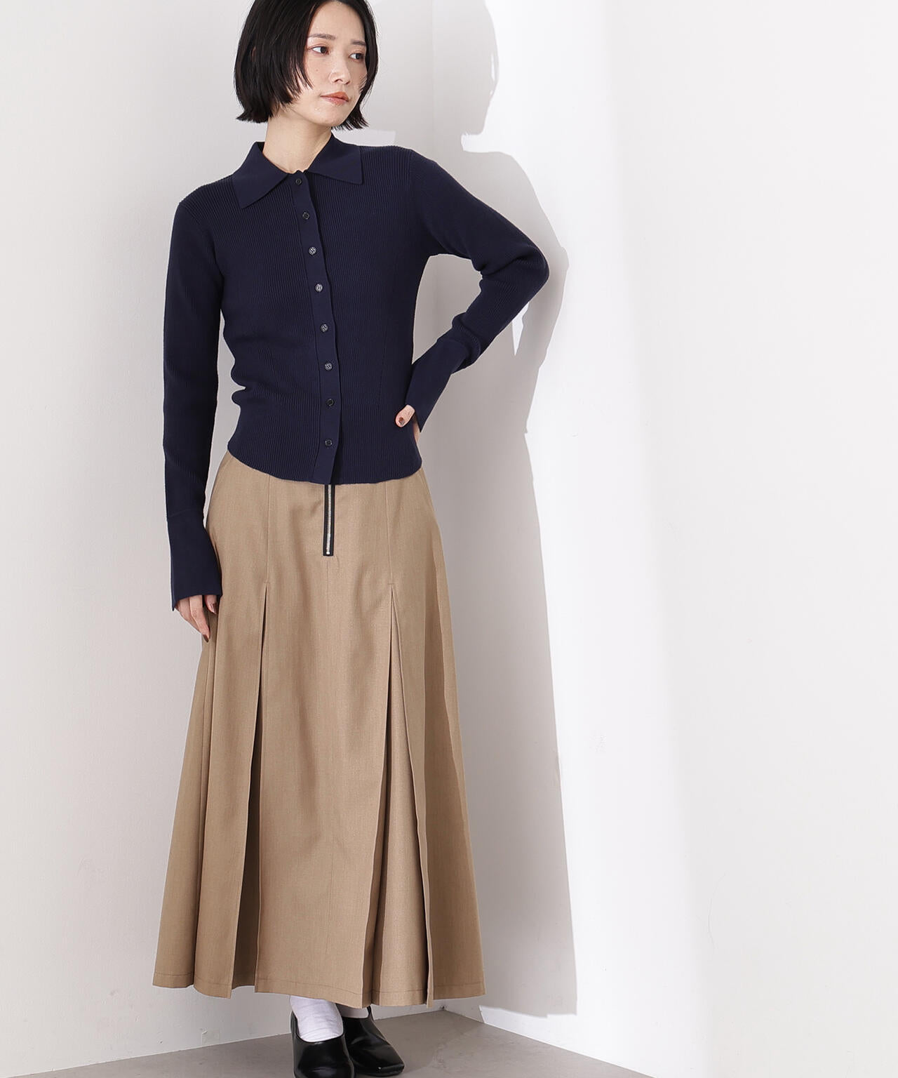 【岸本セシルさん着用】ポロ襟フレアカフスニット