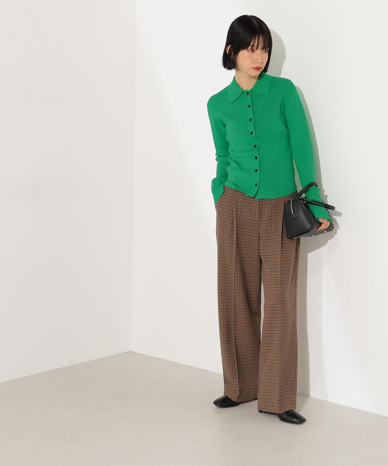 【岸本セシルさん着用】ポロ襟フレアカフスニット