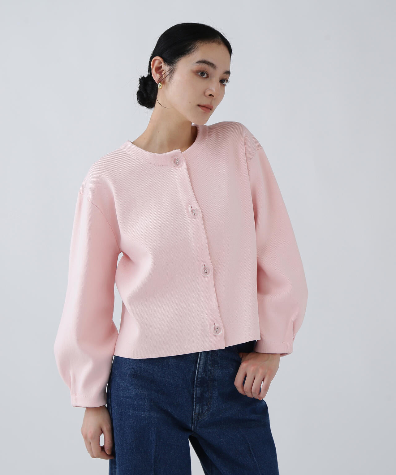 【ユーティリティー】毛玉になりにくいクリア釦ニットカーディガン