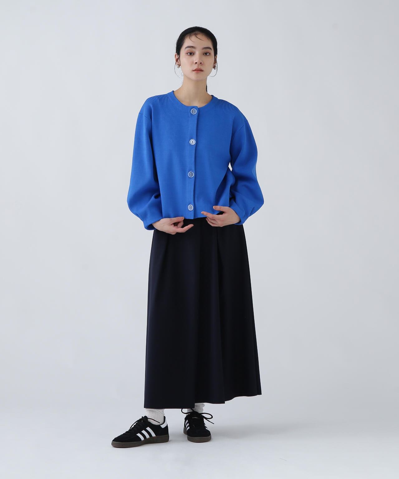 【ユーティリティー】毛玉になりにくいクリア釦ニットカーディガン