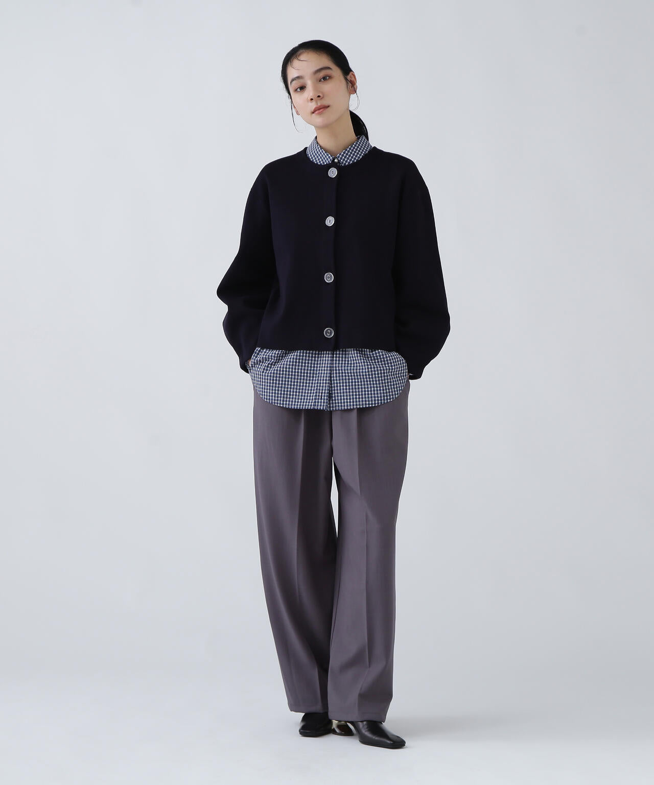 ユーティリティー】毛玉になりにくいクリア釦ニットカーディガン