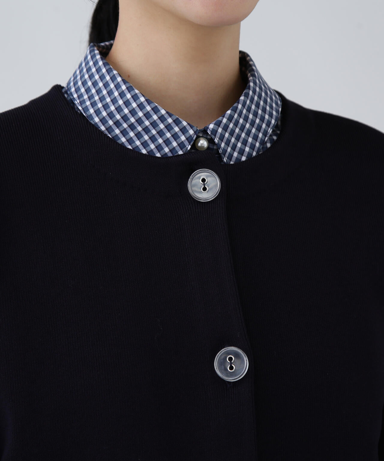 【ユーティリティー】毛玉になりにくいクリア釦ニットカーディガン