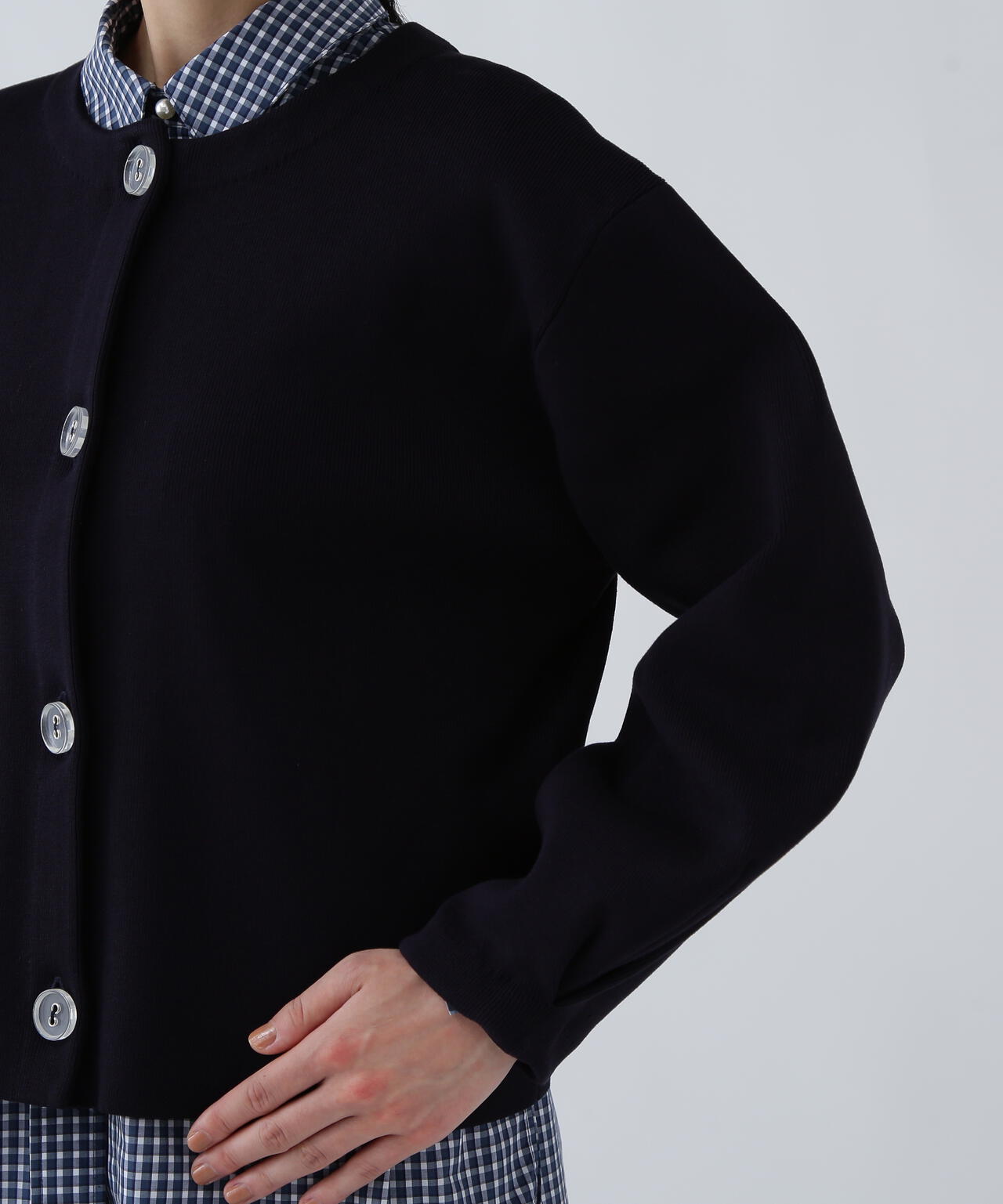 【ユーティリティー】毛玉になりにくいクリア釦ニットカーディガン