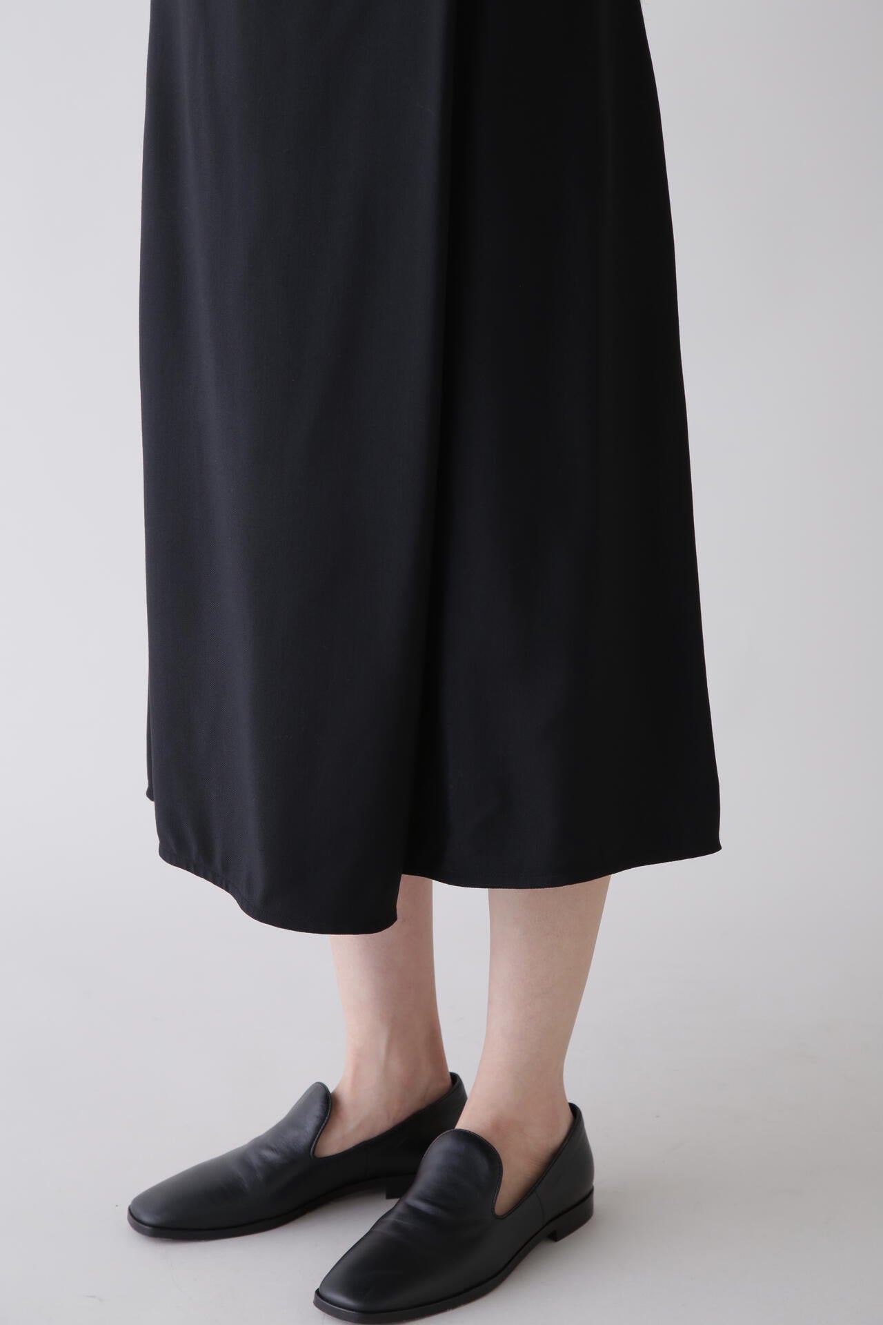 STUDIO NICHOLSON / FLUID WOOL VISCOSE ASSSYMETRIC WRAP SKIRT | THE