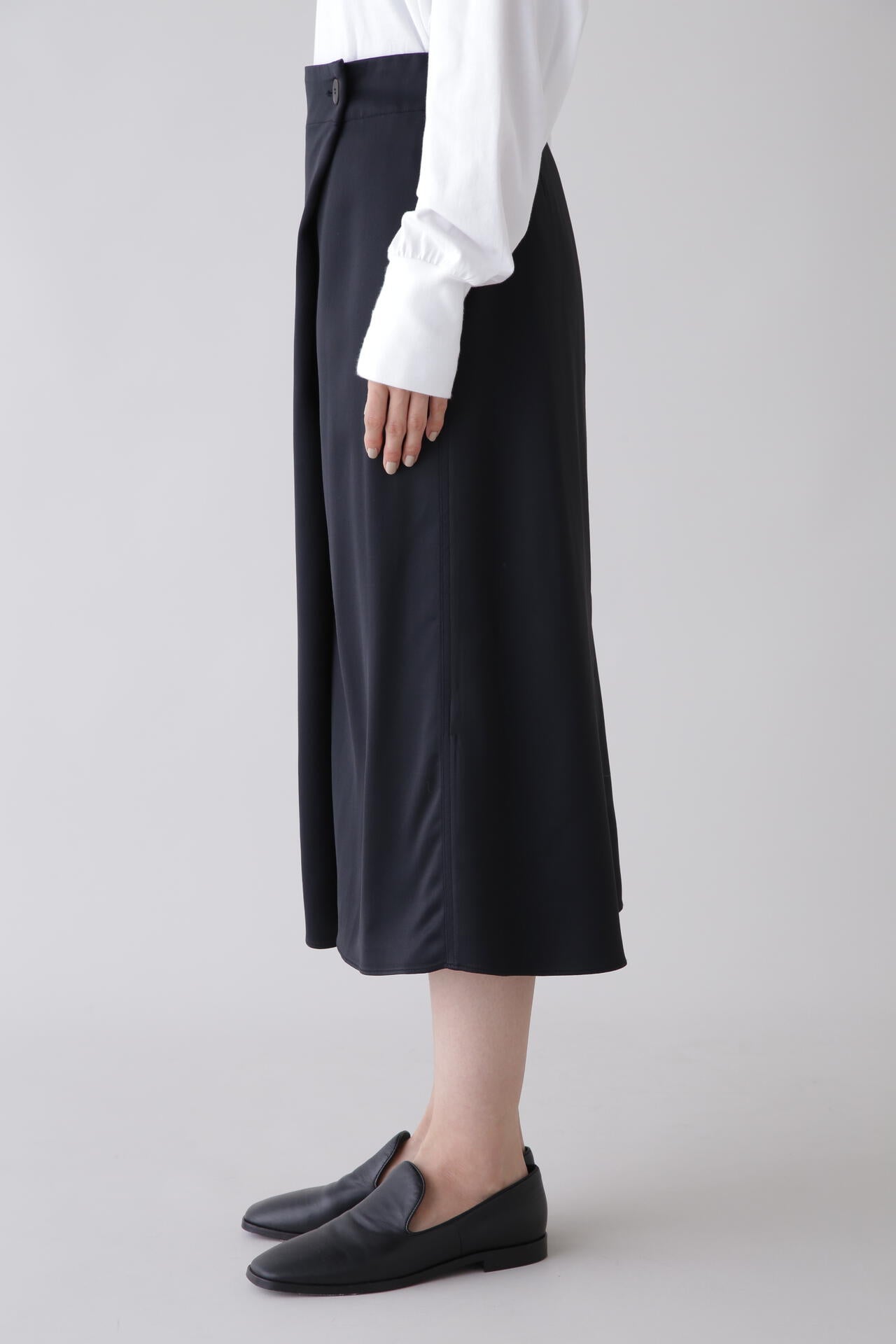 STUDIO NICHOLSON / CREPE BK VISC SATIN WRAP SKIRT | THE LIBRARY