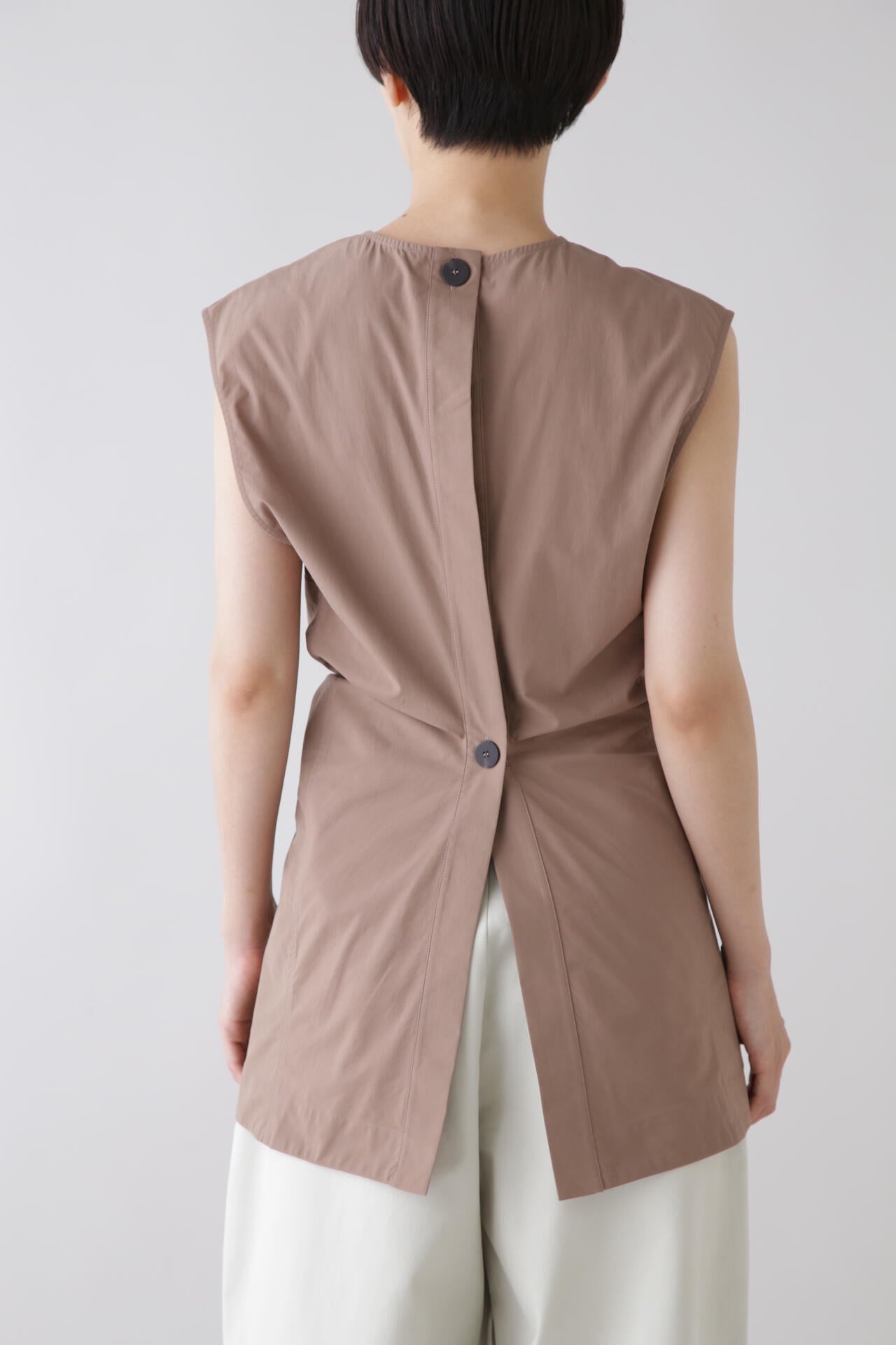 STUDIO NICHOLSON / POWDER COTTON DRAPE TOP