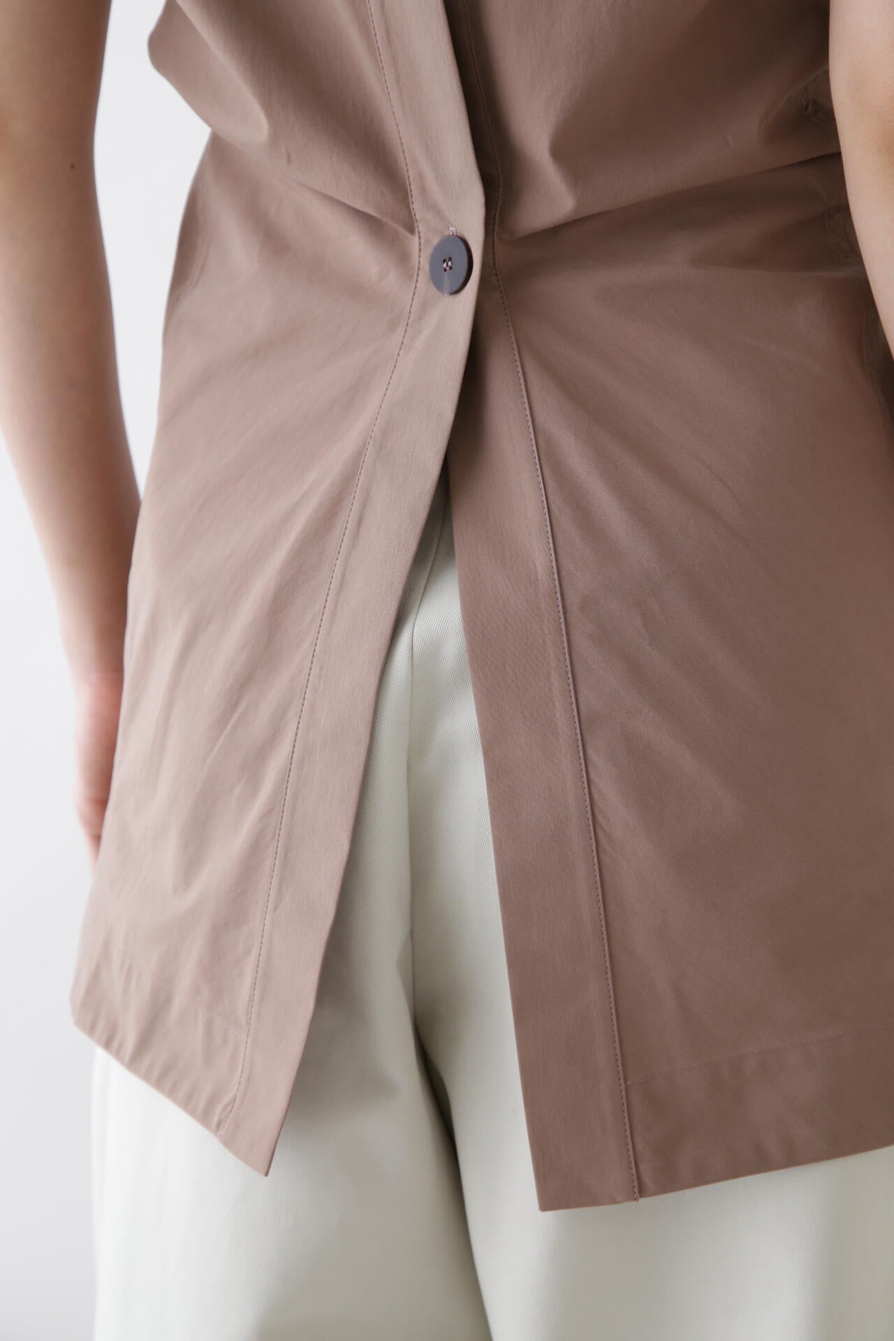STUDIO NICHOLSON / POWDER COTTON DRAPE TOP