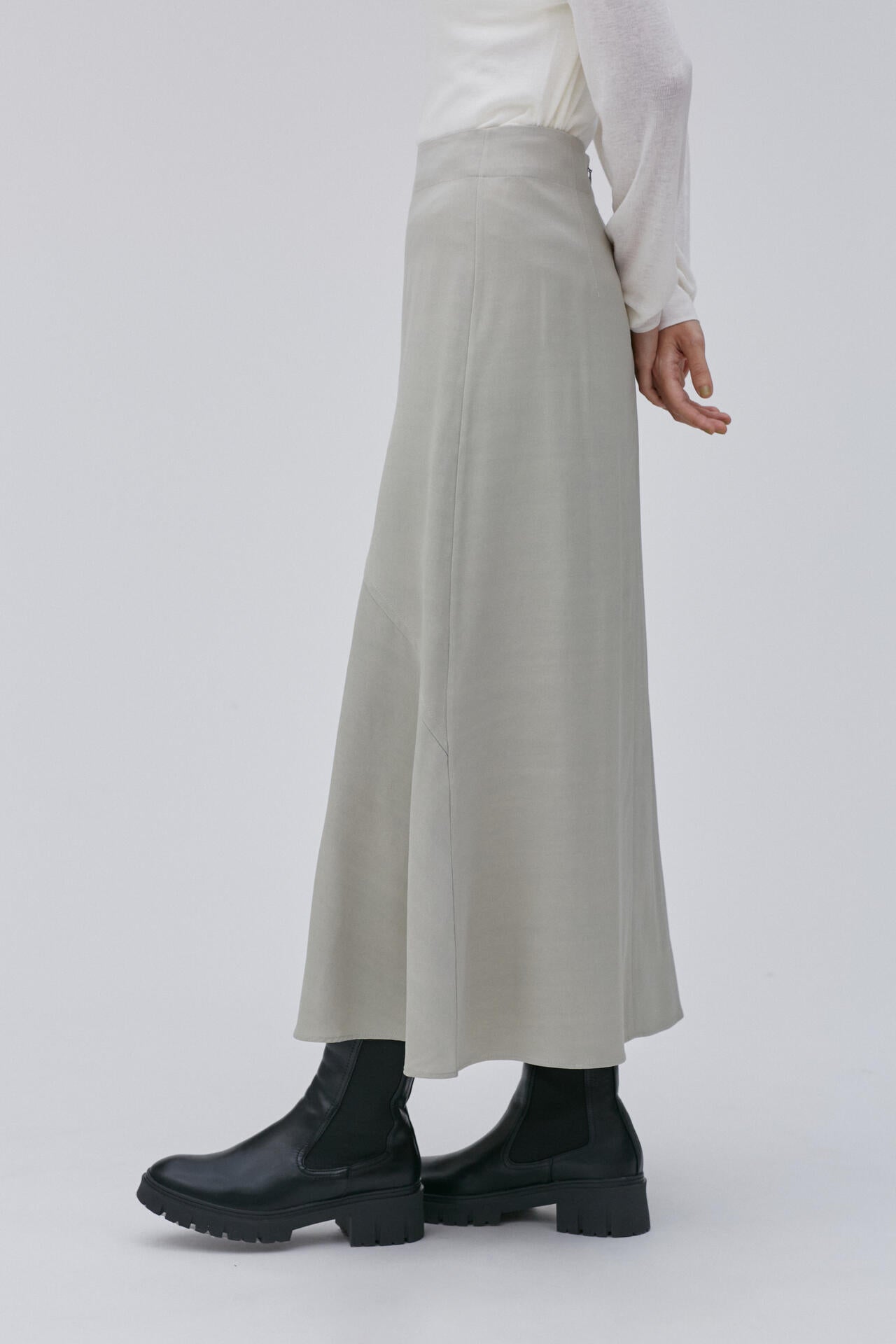 STUDIO NICHOLSON / CREPE BK VISC SATIN ASSYMETRIC SKIRT | THE